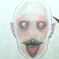 نقاشی عجیب زیر یک پرتره