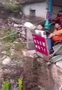 پرواز چینی ها بر فراز دره