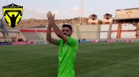 تشویق شهرام گودرزی توسط هواداران تراکتور پیش از بازی