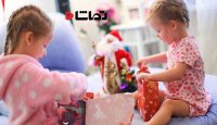 اتفاقات خنده دار نوزادان با کادوهای کریسمس