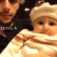 هنرنمایی نوزاد با دهنش