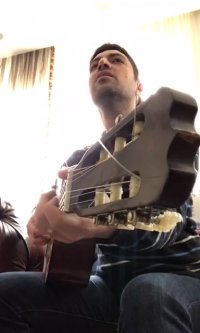 اشکان خطیبی و اجرای قسمتی از آهنگ ولنتاین من