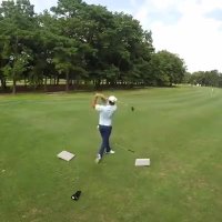 هنرنمایی گلف باز با توپ گلف