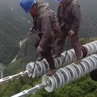 راه رفتن روی بلندترین و معلق ترین ارتفاع