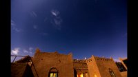 ماه کامل بالای قلعه قدیمی مراکش