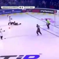 فوتبال روی یخ