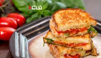 دستور العمل ساندویچ پنیری کبابی با گوجه فرنگی پخته شده