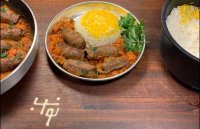 طرز تهیه کباب رول با سس گوجه جعفری با دستور پخت نواب ابراهیمی