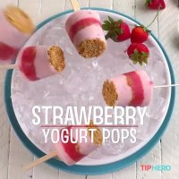 طرز تهیه بستنی با ماست توت فرنگی