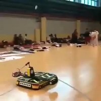 ربات بدمینتون باز