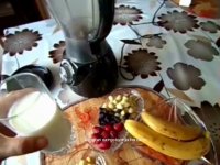 اسموتی موز و انواع توت-آشپزی از اینجا تا آنجا با عذرا-Banana and berries smoothie