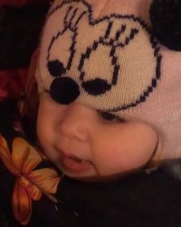 کوچولویی که تازه آدمس و کشف کرده!