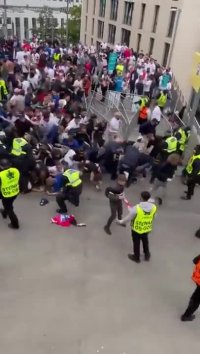 درگیری هواداران با پلیس انگلیس قبل از فینال یورو 2020