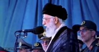 رهبر انقلاب: عقب نشینی در قاموس جمهوری اسلامی معنی ندارد