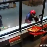 هیچ وقت فروشنده زن استخدام نکنید !!!