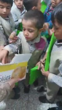 پخش 70 پک کیف و لوازم تحریر مدرسه توسط نیکوکاران شعف 0