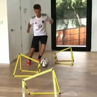 چالش فوتبال در خانه