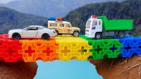 ماشین بازی کودکانه جدید : ساخت پل لگویی و نجات ماشین های سقوط کرده با بیل مکانیکی