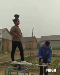 کلیپ جالب از هنرنمایی دختر حرفه ای !