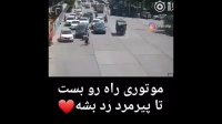 10 کلیپ ماندگار انسانیت در خصوص کمک برای عبور از خیابان