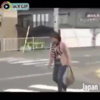 ژاپن_احترام به رانندگانی که پشت خط عابر پیاده توقف کرده اند!