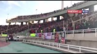 تشویق ایسلندی هواداران پرسپولیس قبل بازی با فولاد