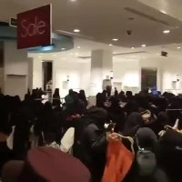 افتتاحیه یک فروشگاه لباس عربی