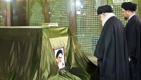 حضور رهبر انقلاب در حرم امام خمینی (ره) در اولین روز از دهه فجر