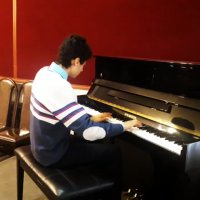 آهنگ رقص بهار از شهرداد روحانی . به نوازندگی متین کریمی