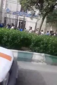 ادامه تظاهرات و تجمع کارگران خشمگین فولاد اهواز در مقابل استانداری