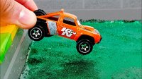 ماشین بازی کودکانه پسرانه : لیز خوردن ماشین ها داخل استخر اکلیلی