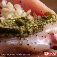 دستور آسان آشپزی: سینه مرغ با سس پستو