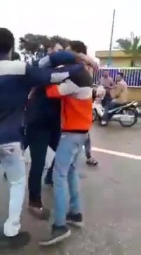 اشک یک شهروند از شرایط بد اقتصادی