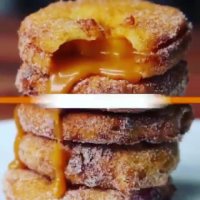 تهیه پیراشکی سیب کاراملی