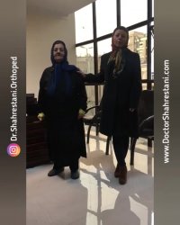 یک ماه بعد از جراحی تعویض مفصل همزمان هر دو زانو توسط دکترشهرستانی