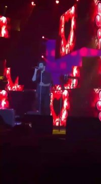 اجرای رهام در کنسرت ۱۰ آذر ماکان بند