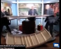 بلند کردن میز در دعوای برنامه زنده