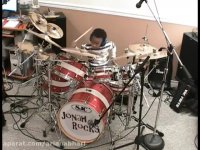 درام زدن کودک 5 ساله آهنگ System of a Down