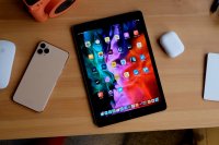 آنباکس تبلت اپل مدل (Apple iPad 8 (2020