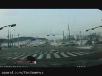 لحظه نجات عابر خوش شانس از مرگ