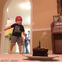 شوت توپ دقیق پسر بچه