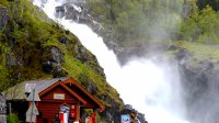 آبشار بی نظیر و شگفت انگیز لاتفوسن نروژ