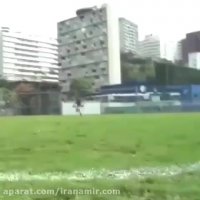 این نیمار واقعا حیف شد،اگه اخلاقش بدش نبود تا الان دو توپ طلا گرفته بود