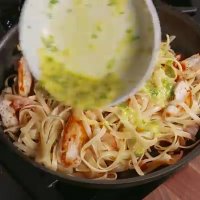 پاستا با مرغ و کالباس