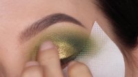 آموزش آرایش چشم سبز طلایی برای چشم های قهوه ای