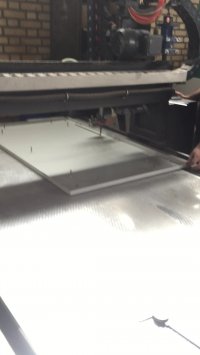 نحوه تزریق فوم درب تابلو برق شرکت پارس فرابخش انرژی