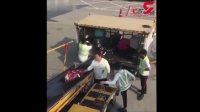 رفتار نامناسب کارمندان فرودگاه در هنگ کنگ با بار مسافران