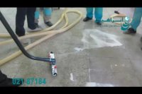 جمع آوری مواد پودری از محوطه کارگاه با استفاده از جاروبرقی صنعتی