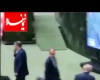 دست بوسی روحانی توسط نماینده آمل