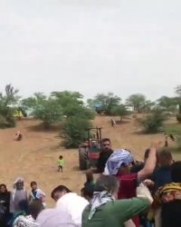 توزیع محترمانه محصولات بهداشتی بین خانم های سیل زده !!!